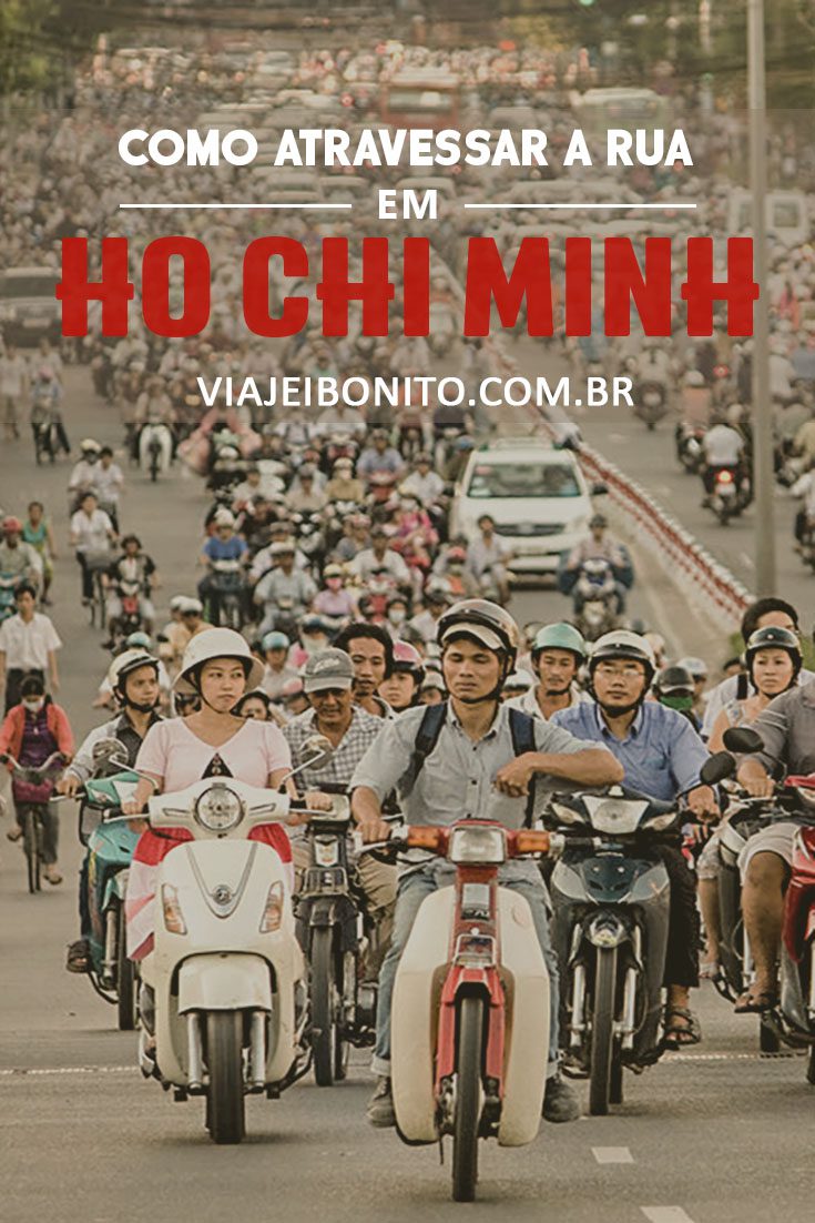 Como atravessar a rua em Ho Chi Minh, no Vietnã. Motocicletas tomam conta das ruas de Ho Chi Minh (Saigon), tornando o trânsito caótico e perigoso, mas com as técnicas certas é possível atravessar com segurança e sair ileso. Meios de transporte no Vietnã e em Ho Chi Minh. Créditos: Matthias Damert / Fonte: Flickr