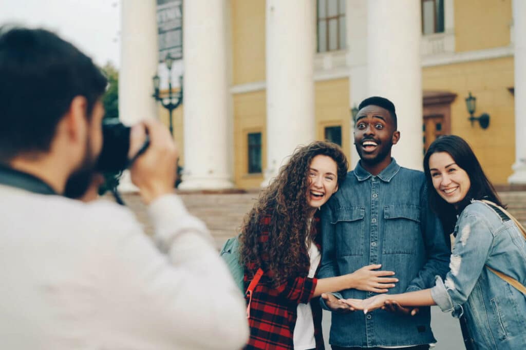 Ofereça serviços de fotografia para turistas para cobrir suas despesas enquanto viaja