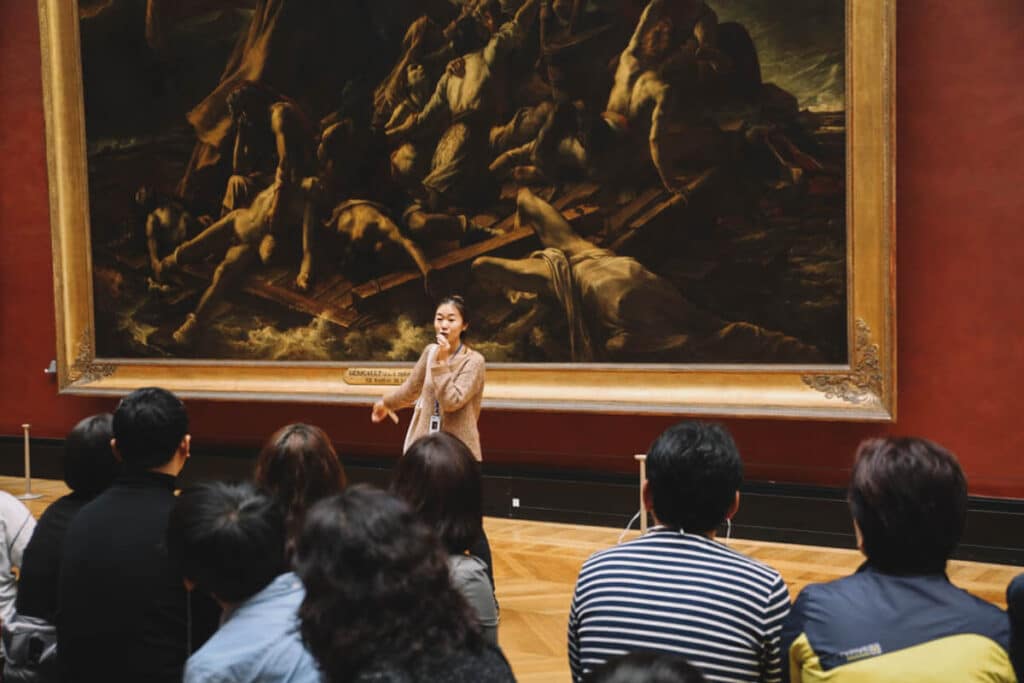 Use os seus conhecimentos e ofereça passeios guiados para se manter em outro país