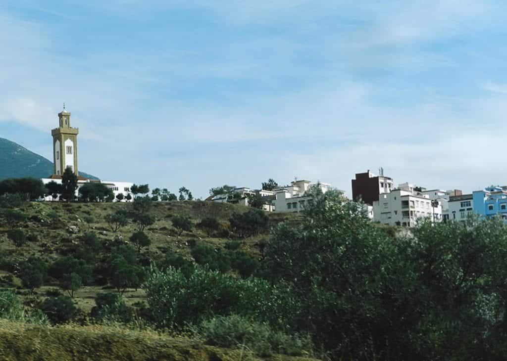 Minarete avistada da estrada de Tânger à Chefchaouen, Marrocos