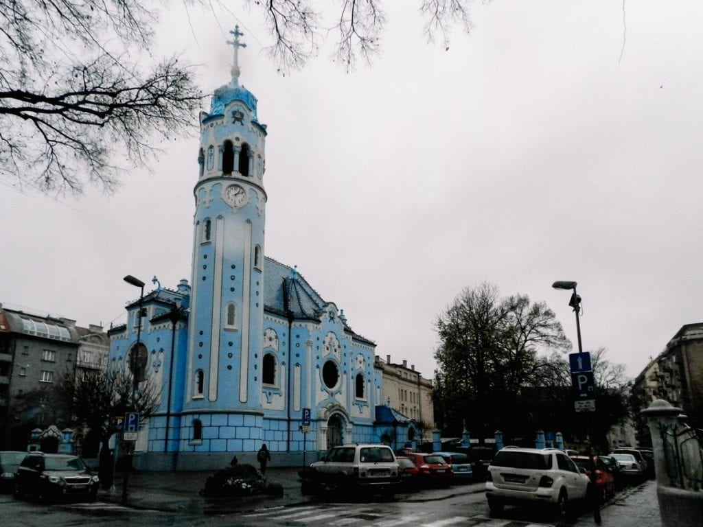 Igreja Azul, um dos cartões postais de Bratislava, capital da Eslováquia