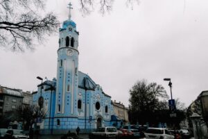 Igreja Azul, um dos cartões postais de Bratislava, capital da Eslováquia