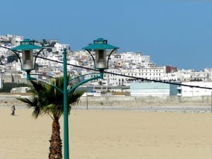 Orla de Tânger, Marrocos, com a medina ao fundo