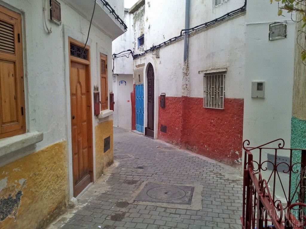 Rua de Tânger, Marrocos, em direção ao Kasbah