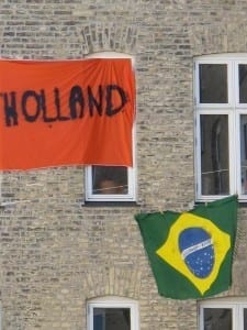 Bandeiras representando Brasil e Holanda, em Amsterdã