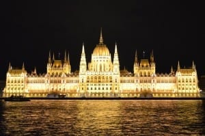Parlamento de Budapeste, Hungria, à noite