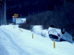 Veículo acidentado nas estradas islandesas