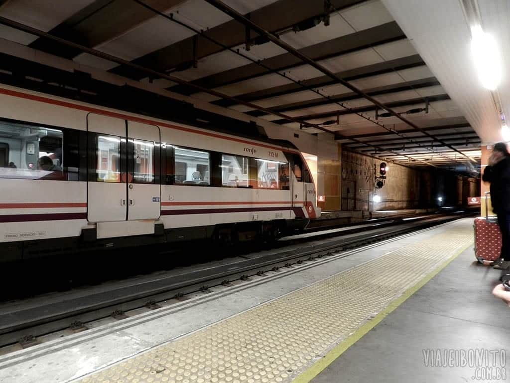 Plataforma de embarque do metrô de Málaga, Espanha