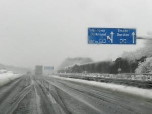 Autobahn abaixo de neve