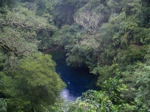 Lagoa Misteriosa vista do alto da trilha em Bonito, Mato Grosso do Sul