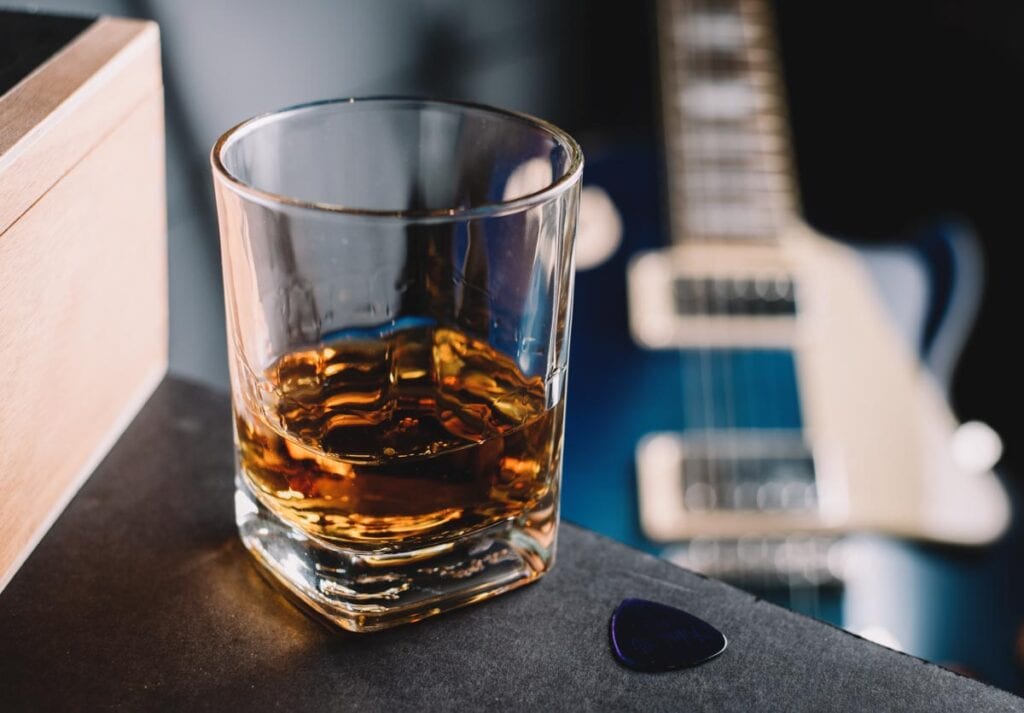 "Whiskey on the rocks", bebida nascida na Escócia