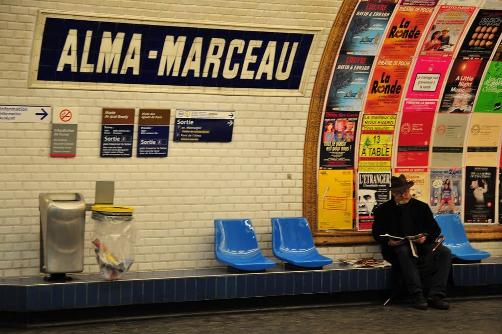 Estação de metrô em Paris, Franca