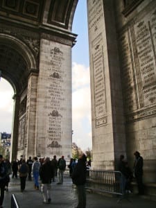 Inscrições na parte interior do Arco do Triunfo, com nome de soldados e batalhas