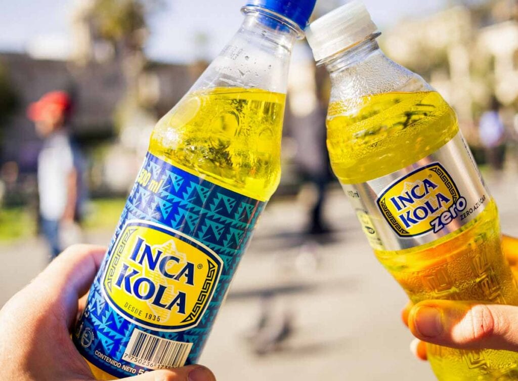 Garrafas de Inca Kola, refrigerante do Peru