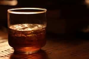 "Whiskey on the rocks", bebida nascida na Escócia