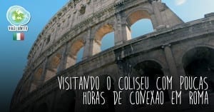 Vista do Coliseu logo na saída da estação de metrô, em Roma, na Itália