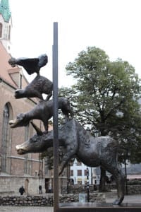 Monumento "The Musicians of Bremen" em Riga, na Letônia