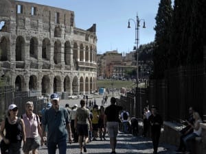 Arredores do Coliseu em Roma, na Itália