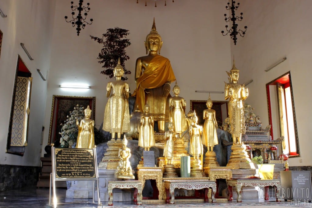 Imagens de Buda em Wat Pho, em Bangkok, Tailândia