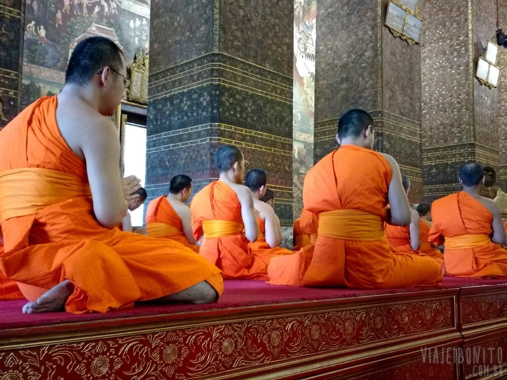 Monges em Wat Pho, em Bangkok, Tailândia