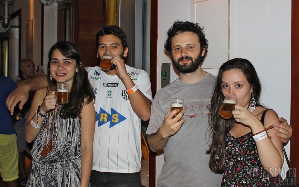 Degustação da cerveja Bohemia direto da fonte, na Cervejaria Bohemia, em Petrópolis