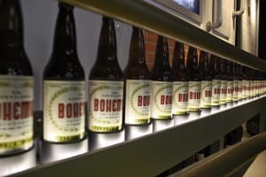 No primeiro corredor da Cervejaria Bohemia a tentação já é grande