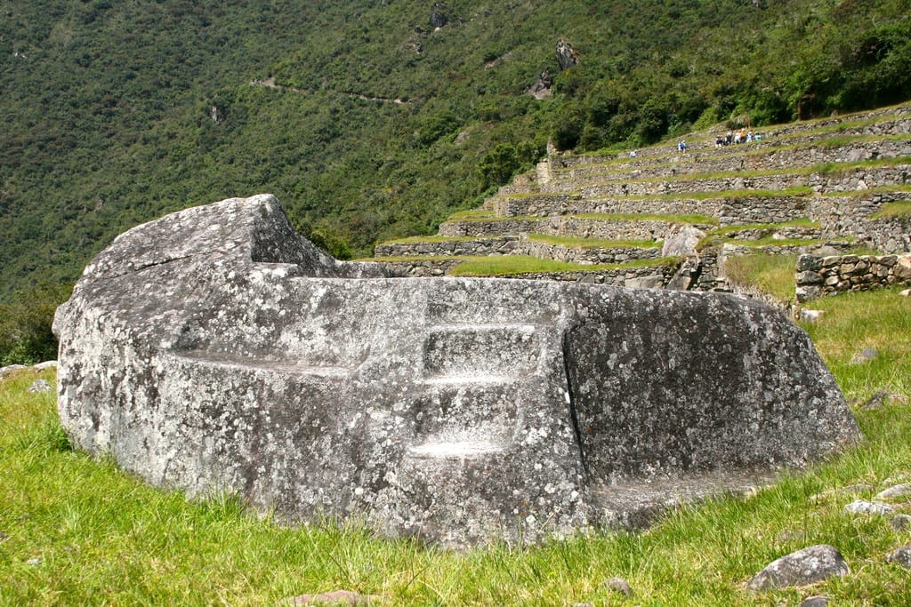 Roca Ceremonial ou Roca Funeraria, usada na dissecação e embalsamento das múmias em Machu Picchu, Peru