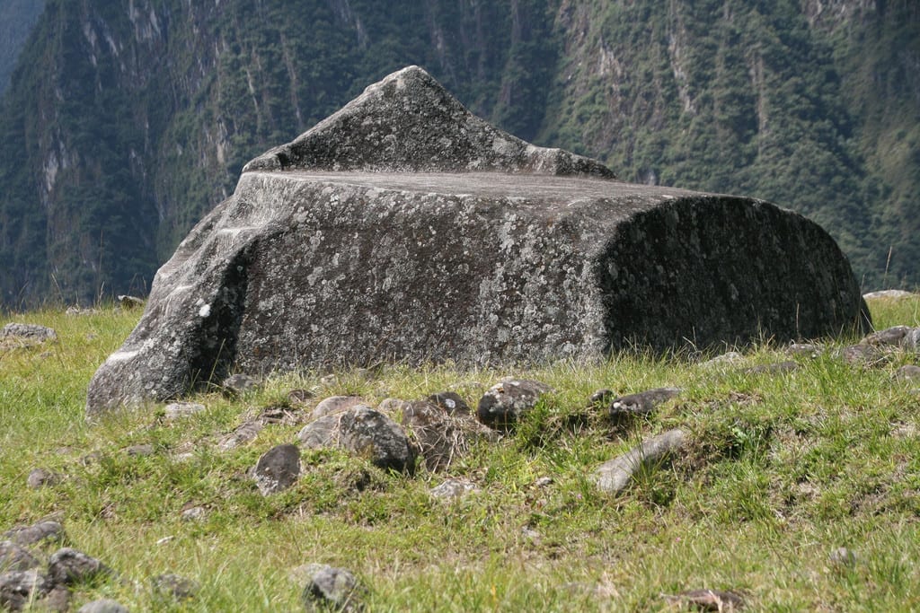Roca Ceremonial ou Roca Funeraria, usada na dissecação e embalsamento das múmias em Machu Picchu, Peru
