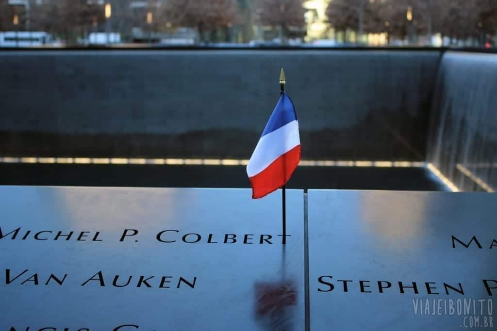 Nomes de algumas das vítimas dos atentados no World Trade Center no 9/11 Memorial, Nova York, Estados Unidos