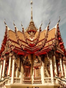 Wat Bang Phra, está localizado em um distrito a 45km de Bangkok