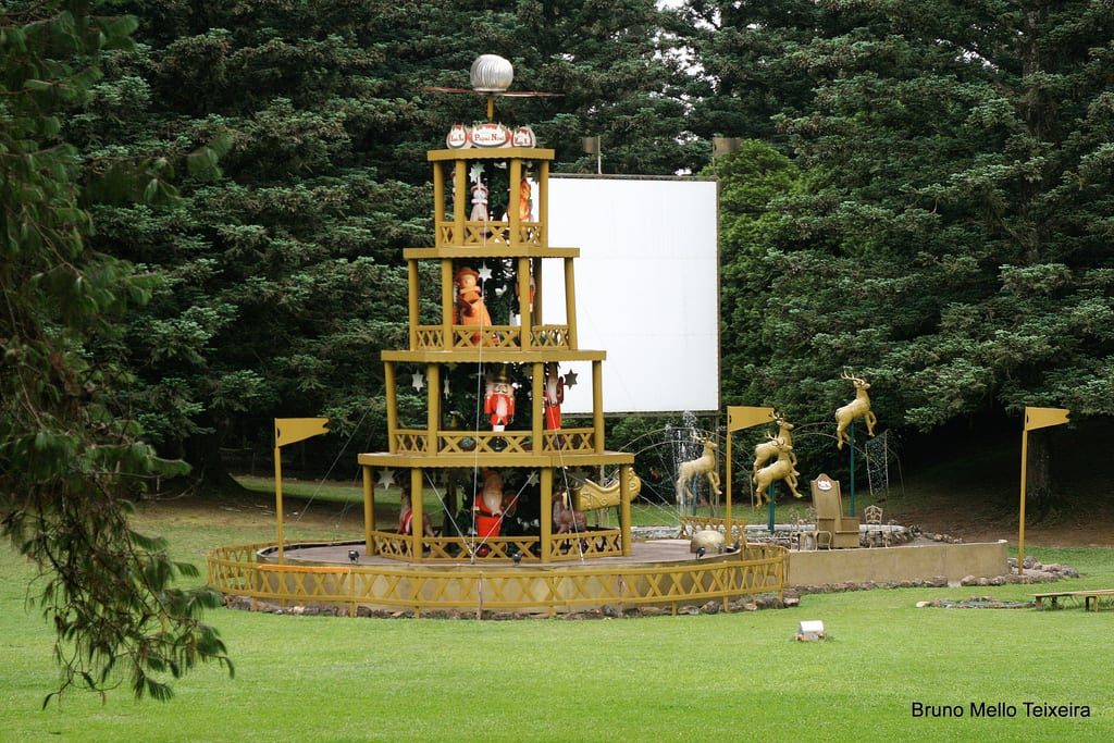 Pirâmide que deu origem à Árvore de Natal, na Aldeia do Papai Noel, em Gramado