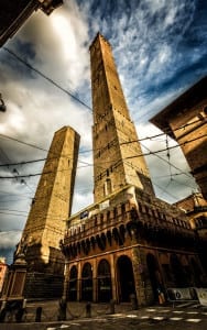 As duas torres de Livorno, que por causa de fatores naturais foram ficando cada vez menores