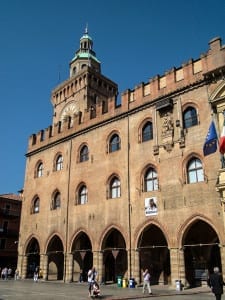 Palácios muito bem conservados fazem parte do cenário de Bologna
