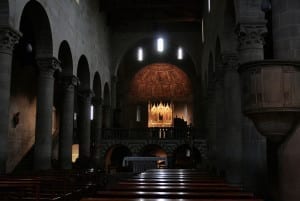 Interior da Cattedrale di San Romolo, ou simplesmente Duomo di Fiesole