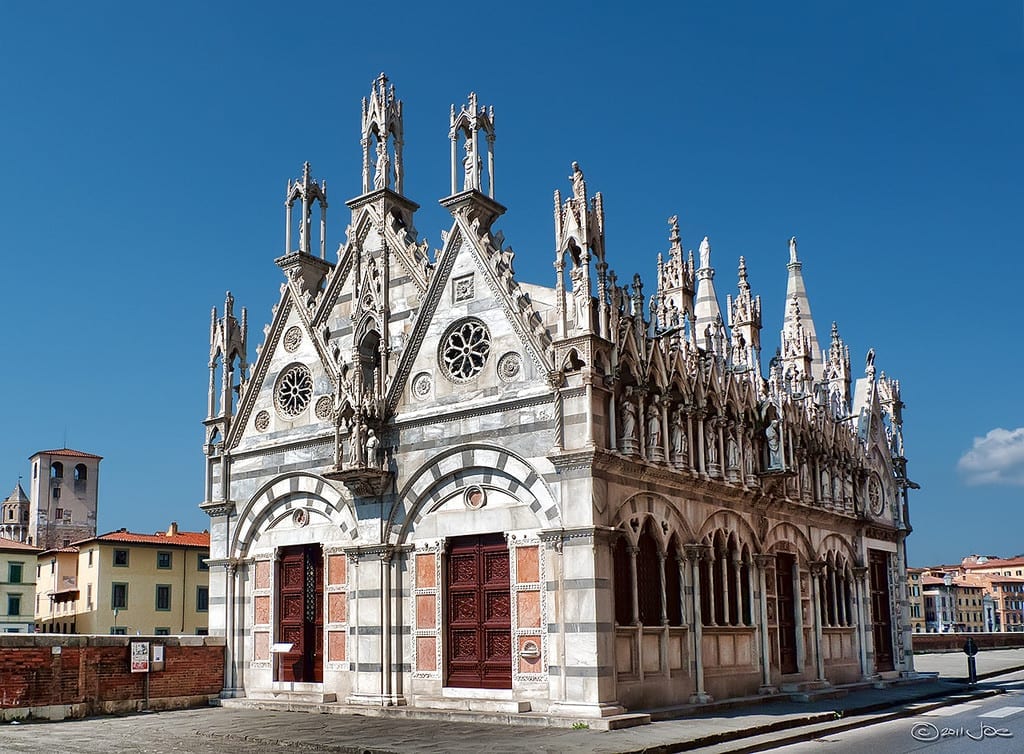 Chiesa di Santa Maria della Spina, tão pequena que mais se parece uma casa de bonecas