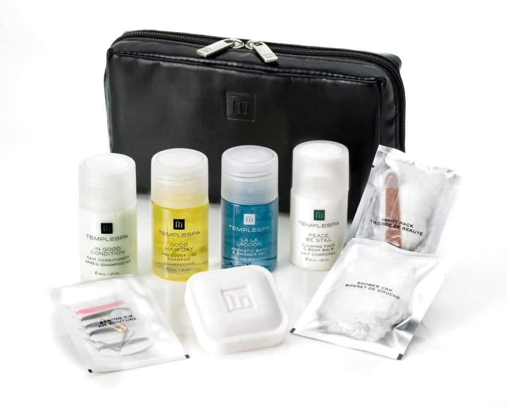 Kit de miniaturas com produtos para banho é um dos presentes realmente úteis para viajantes. Créditos: DreamCatcher Hotels 
