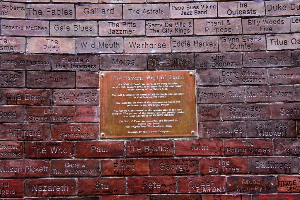 Wall of Fame do lado de fora do Cavern Club, na Mathew Street, em Liverpool