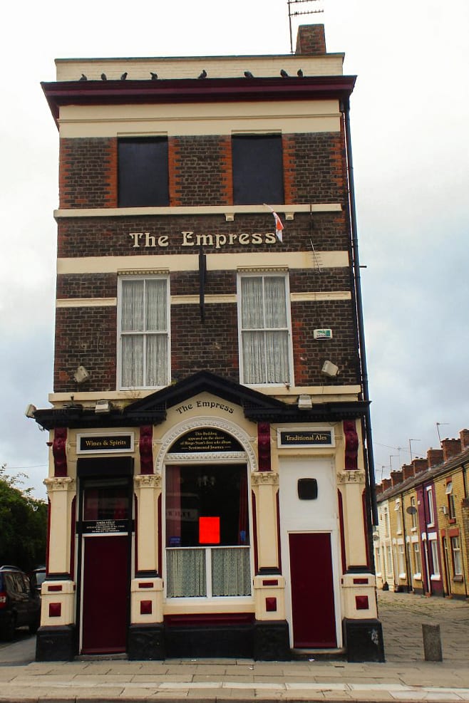 Atrás do Pub The Empress é possível ver a casa de Ringo na Admiral Grove St