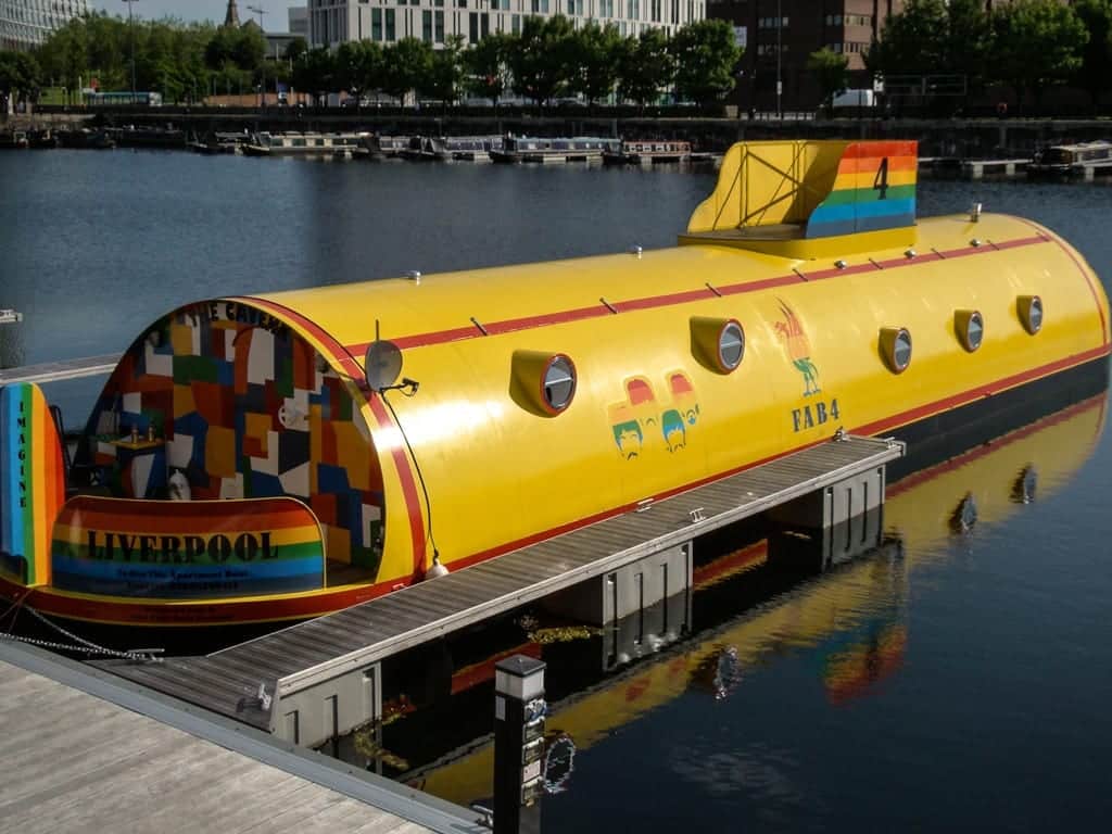Yellow Sub é um hotel luxuoso aos moldes do submarino amarelo descrito na música dos Beatles. 