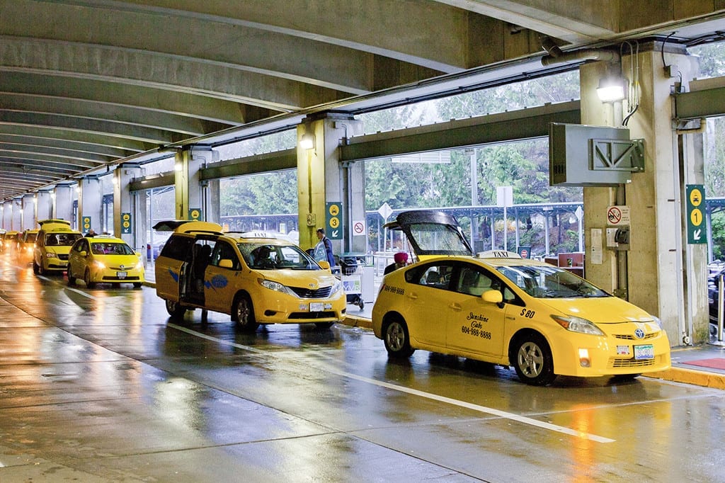 Para que usar taxi se você pode economizar optando pelo transporte público? 