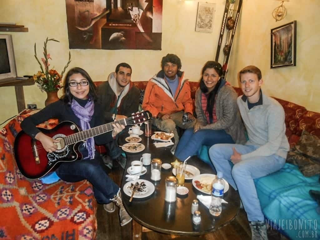 Luana e o grupo multicultural que participou dso passeios por Huaraz, no Peru