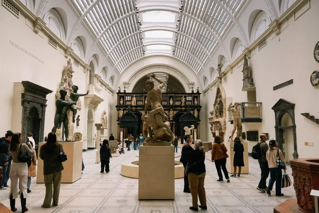 Victoria & Albert Museum está aberto ao público com entrada gratuita