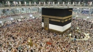 Milhões de pessoas oram em volta da Kaaba, mas poucos a conhecem por dentro