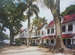 Casas de maneira em estilo europeu, herança da colonização holandesa no Suriname