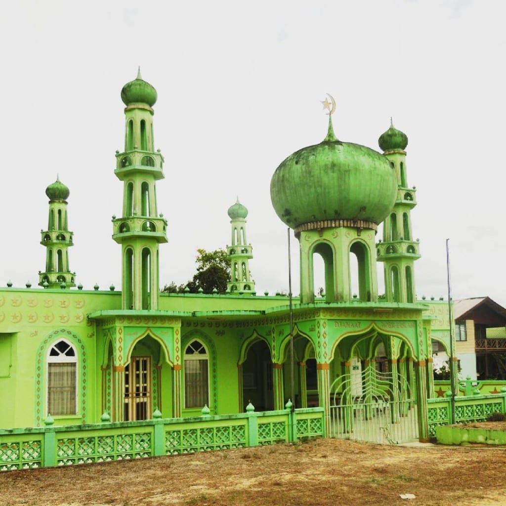 A pequena mesquita verde, em Paramaribo, Suriname.