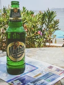 Uma pausa para a cerveja antes de voltar para o porto de Skala, na ilha de Agistri, na Grécia