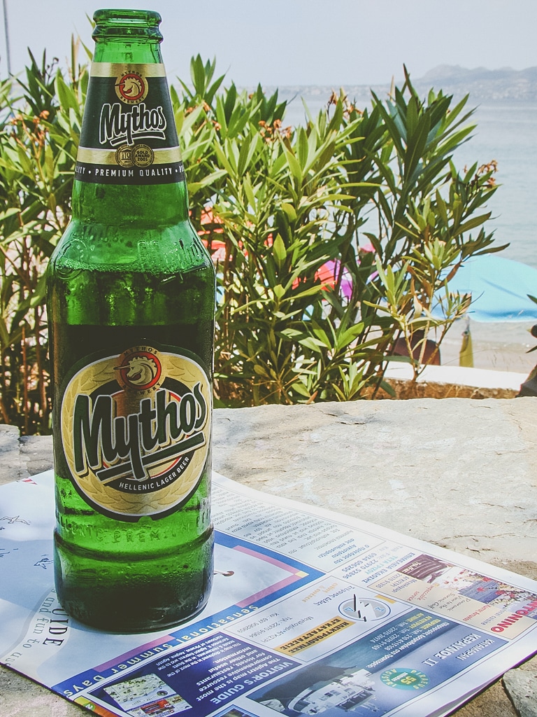 Uma pausa para a cerveja antes de voltar para o porto de Skala, na ilha de Agistri, na Grécia