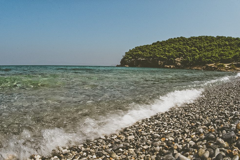 Praia de Dragonera, na ilha de Agistri, Grécia