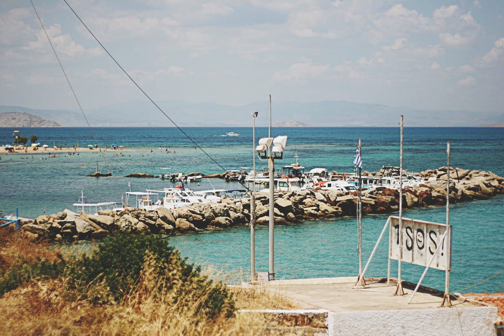 Barcos para passeio em Mylos, na ilha de Agistri, Grécia