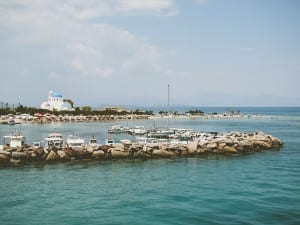 Vista ao desembarcar na ilha de Agistri, na Grécia